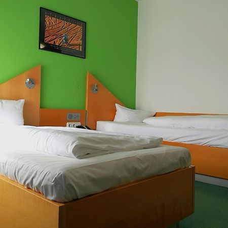 Sportschule Oberhaching Hotel Exterior photo