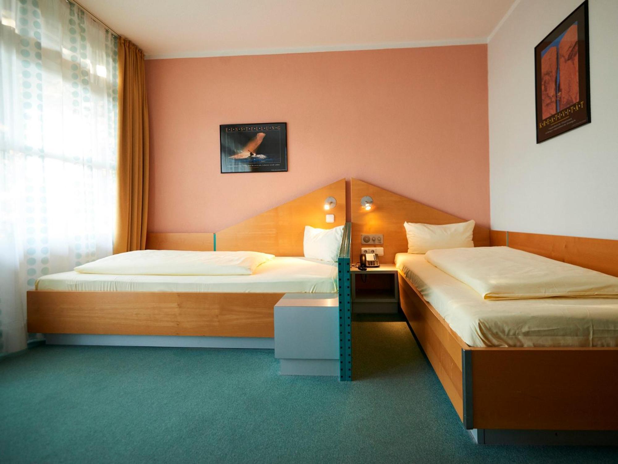 Sportschule Oberhaching Hotel Exterior photo