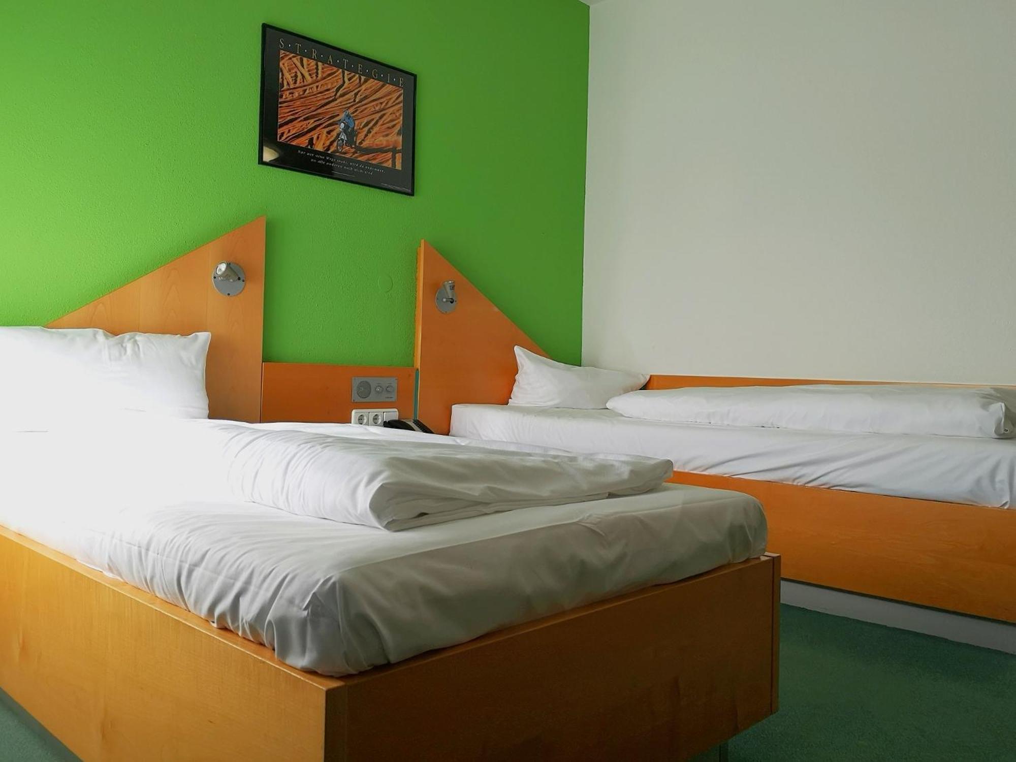 Sportschule Oberhaching Hotel Exterior photo