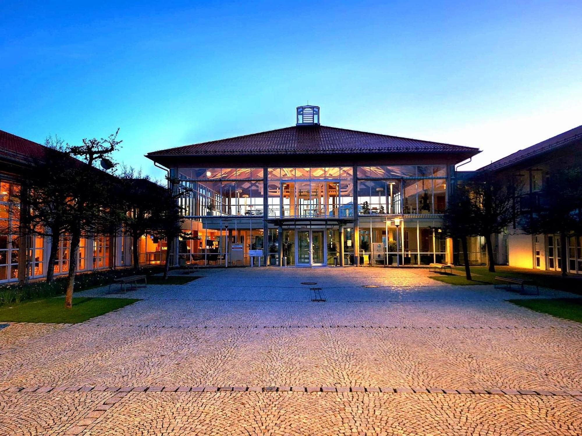 Sportschule Oberhaching Hotel Exterior photo